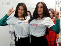 'Komedi Moderen Gokil' merupakan film layar lebar perdana Duo Serigala.