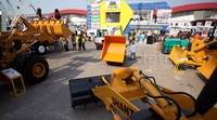 GM Tractors memamerkan alat berat terbarunya.