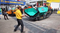 Satu persatu alat berat unjuk gigi di hadapan pengunjung Mining Expo 2015.