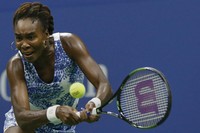 Pertarungan duo Williams ini berlangsung di luar ekspektasi. Mereka tidak bermain cepat seperti di babak-babak sebelumnya, melainkan cenderung lebih bertahan. Shannon Stapleton/Reuters/detikFoto.     