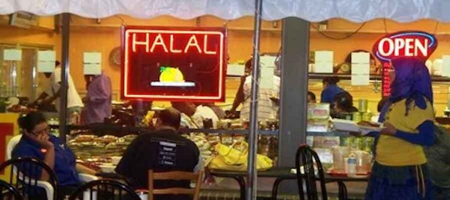 Jalan-Jalan ke Bangkok? Ini 12 Restoran Bersertifikat Halal yang Punya Hidangan Lezat (1) Jalan-Jalan ke Bangkok? Ini 12 Restoran Bersertifikat Halal yang Punya Hidangan Lezat (1)