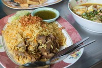 Jalan-Jalan ke Bangkok? Ini 12 Restoran Bersertifikat Halal yang Punya Hidangan Lezat (1)