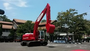 2 Kementerian Ini Pesan 600 Ekskavator Pindad Made In Bandung