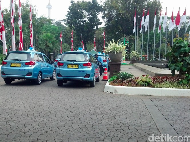 Merek Mobil Apa Sih yang Enggak Jadi Taksi?