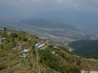 Udara dan cuaca di Pokhara juga sangat menyenangkan. Waktu itu suhu berkisar antara 20-24 derajat Celcius, angin berhembus sejuk namun cahaya matahari tetap bersinar hangat (Sastri/detikTravel)