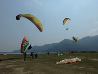 Meski ada banyak operator paralayang di Pokhara, tak ada perbedaan harga antara satu operator dengan yang lainnya. Rupanya hal itu sudah menjadi kebijakan di Pokhara (Sastri/detikTravel)