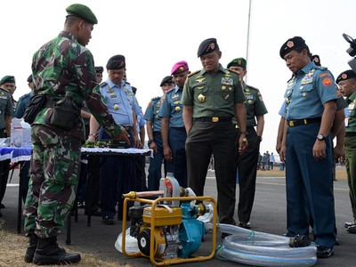 TNI Bantu Pemadaman Kebakaran Hutan