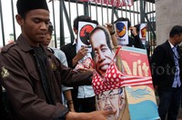 Mereka minta DPR untuk menggunakan hak interpelasi dan hak angket kepada pemerintahan Jokowi-JK.  Lamhot Aritonang/detikFoto.