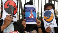 Mendesak seluruh Partai Politik bubar jika tidak bernai untuk menurunkan pemerintahan Jokowi-JK.  Lamhot Aritonang/detikFoto.
