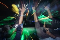 DJ memainkan musik.