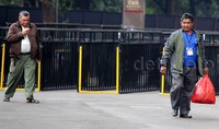 Karyawan yang berkantor di kawasan itu harus rela berjalan jauh dan memperlihatkan ID Card untuk bisa memasuki kawasan SUGBK.