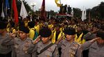 Mahasiswa dan Polisi Kompak Beri Hormat ke Merah Putih