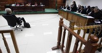 Sesaat setelah sidang dibuka, Kamis (10/9/2015) siang, di hadapan majelis hakim OC langsung memberikan komentar terkait pemblokiran rekening tersebut.