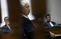 Akibat pemblokiran ini, menurutnya, sebagian besar advokat yang bekerja di Firma hukumnya tak kunjung mendapatkan gaji hingga banyak yang berhenti.