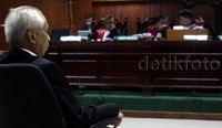 OC kemudian meminta majelis hakim untuk membuka rekening tersebut.