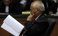 Menurutnya pemblokiran rekening sama sekali tak berkaitan dengan kasus yang dihadapinya.