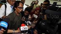 Mandra memberikan keterangan pers sebelum meninggalkan Pengadilan Tipikor, Jakarta.
