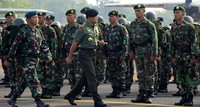 Panglima TNI Jenderal TNI Gatot Nurmantyo melakukan inspeksi pasukan. Pool/Puspen TNI.