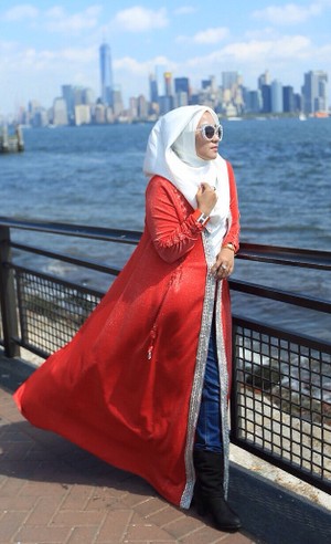 Syuting di Patung Liberty, Anniesa Hasibuan Jadi Pusat Perhatian
