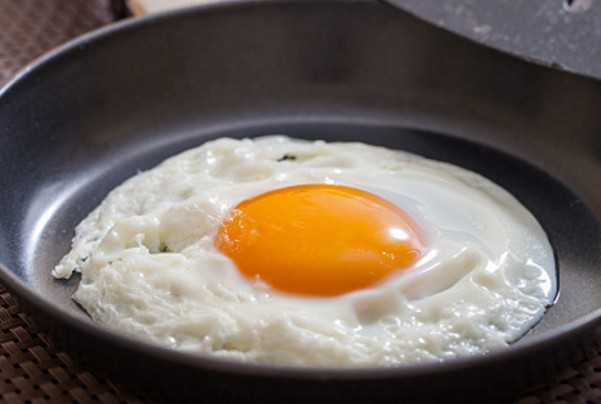 Ikuti 4 Tips Praktis Ini Agar Telur Mata Sapi Matang Sempurna
