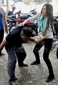 Natasha Wilona beradegan laga di sinetron yang kini dibintanginya. Pool/Ismail/detikFoto.