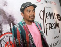 Penonton dapat menyaksikan seluruh sisi idolanya, begitu juga Glenn yang bisa dengan puas memandangi satu per satu penggemarnya. Pool/Gus Mun/detikFoto.