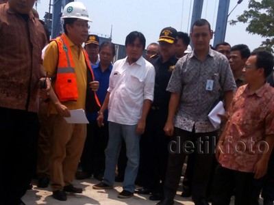 Rizal Ramli Hancurkan Beton Penutup Rel di Priok