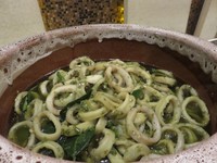 Cumi yang dimasak dengan sedikit kuah ini terasa sedap. Dicampur dengan cabai hijau halus dan daun jeruk membuat rasanya gurih dan segar. Sangat pas disantap dengan nasi hangat.