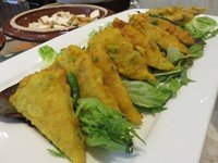 Tempe dengan balutan yang gurih sangat nikmat. Apalagi disantap dengan cabai rawit yang mantap.