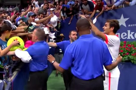 Aksi Penyelamatan Federer terhadap Bocah yang Tergencet