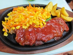 Steak Gunting: Kres-kres... Asyiknya Menggunting Steak Dori dan Steak Sirloin yang Empuk Gurih