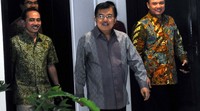 JK berjalan menuju ruang rapat di Kantor Wapres, Jalan Medan Merdeka Utara, Jakarta Pusat. (Ist/Dok JK).