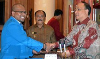 Kerja sama tersebut ditandatangani oleh Gubernur Lemhannas Budi Susilo Soepandji (kanan) dan Ketua Umum DPP KNPI Muhammad Rifai Darus di Jakarta, Jumat (11/9).