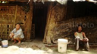 Nenek Sadinem menempati rumah berukuran 4x5 meter yang sudah hampir roboh.
