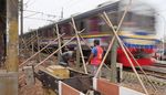 Pembuatan Pagar Pembatas di Jalur KRL