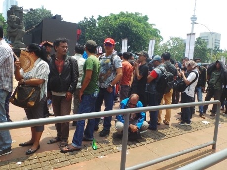 Jelang Konser Bon Jovi di Jakarta, Antrean Penonton Mulai Mengular