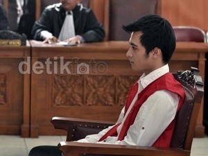 Eza Gionino Minta Keringanan Hukuman