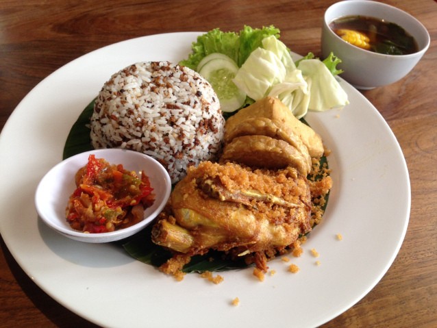 Yuk, Makan Siang yang Sedap Mengenyangkan dengan Sangu Tutug Oncom!