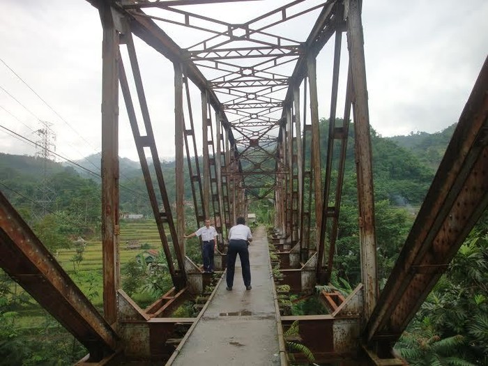 Rel Kereta Mati Bandung-Ciwidey Terlantar Jadi Bengkel Hingga Rumah