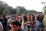 Fans Bon Jovi Serbu GBK