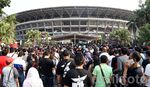Fans Bon Jovi Serbu GBK