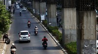 Tiang-tiang itu terbengkalai begitu saja.
