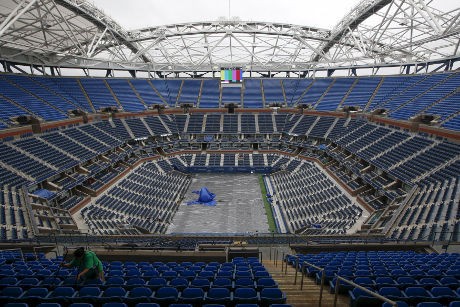 Hujan Mengancam, Laga Semifinal Tunggal Putri Ditunda