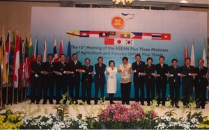 Pertemuan Bilateral Menteri Pertanian dengan Menteri Pertanian, Kehutanan dan Perikanan Kamboja di 37th AMAF Philipines