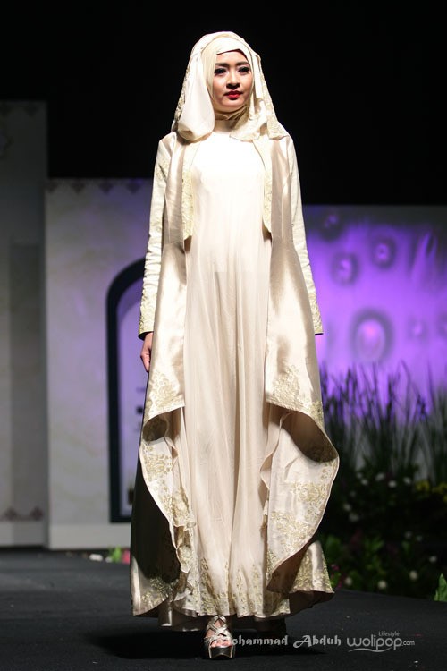 Jeny Tjahyawati The Beauty of Songket Melayu Deli. Indonesia Internasional Islamic Fashion & Products 2015 Ethnic Urbanovative at Jakarta Convention Center. Jakarta. [Foto: Mohammad Abduh/Wolipop]