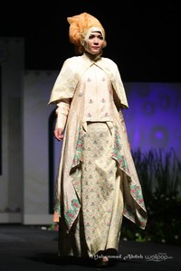 Jeny Tjahyawati The Beauty of Songket Melayu Deli. Indonesia Internasional Islamic Fashion & Products 2015 Ethnic Urbanovative at Jakarta Convention Center. Jakarta. [Foto: Mohammad Abduh/Wolipop]