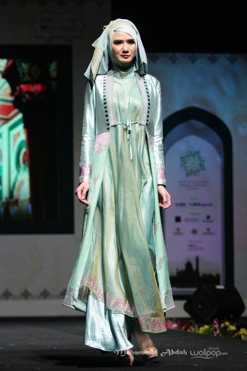 Jeny Tjahyawati The Beauty of Songket Melayu Deli. Indonesia Internasional Islamic Fashion & Products 2015 Ethnic Urbanovative at Jakarta Convention Center. Jakarta. [Foto: Mohammad Abduh/Wolipop]