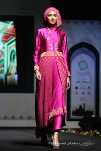 Jeny Tjahyawati The Beauty of Songket Melayu Deli. Indonesia Internasional Islamic Fashion & Products 2015 Ethnic Urbanovative at Jakarta Convention Center. Jakarta. [Foto: Mohammad Abduh/Wolipop]
