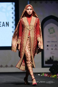 Ghea Panggabean. Indonesia Internasional Islamic Fashion & Products 2015 Ethnic Urbanovative at Jakarta Convention Center. Jakarta. [Foto: Mohammad Abduh/Wolipop]