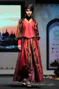 Tuty Adib Sinaran. Indonesia Internasional Islamic Fashion & Products 2015 Ethnic Urbanovative at Jakarta Convention Center. Jakarta. [Foto: Mohammad Abduh/Wolipop]